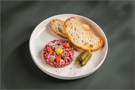 {{photo.Alt || photo.Description || 'Тат-тар из говядины GREEN PUB'}}