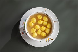 {{photo.Alt || photo.Description || 'Куриный бульон с мини равиоли  из индейки'}}