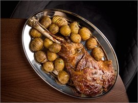 {{photo.Alt || photo.Description || 'ЛОПАТКА ЯГНЕНЕКА С МИНИ-КАРТОФЕЛЕМ 1,4 кг Green Pub'}}