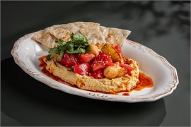 {{photo.Alt || photo.Description || 'Хумус с овощами и лепешкой роти'}}