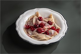 {{photo.Alt || photo.Description || 'Вареники с вишней'}}