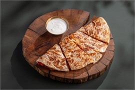 {{photo.Alt || photo.Description || 'МЕКСИКАНСКАЯ КЕСАДИЛЬЯ НА ЛЕПЕШКЕ РОТИ ПАРАТА        	'}}